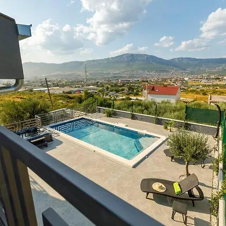 Vakantiehuis Luxury Stocia With Swimming Pool, Sauna And Jacuzzi In A Peaceful Location In