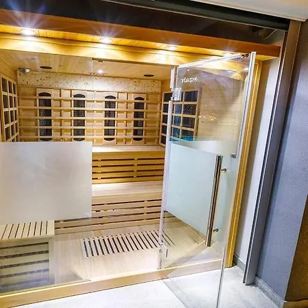 Luxury Stocia With Swimming Pool, Sauna And Jacuzzi In A Peaceful Location In Vakantiehuis Split