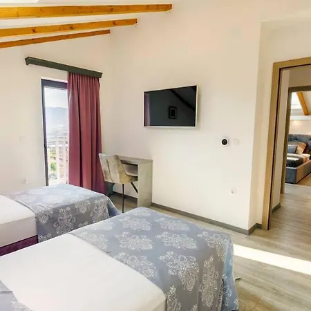 Luxury Stocia With Swimming Pool, Sauna And Jacuzzi In A Peaceful Location In Vakantiehuis *