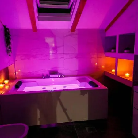 Vakantiehuis Luxury Stocia With Swimming Pool, Sauna And Jacuzzi In A Peaceful Location In