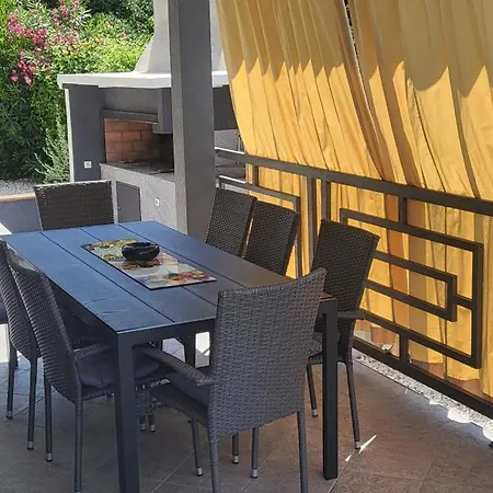 Luxury Stocia With Swimming Pool, Sauna And Jacuzzi In A Peaceful Location In Split