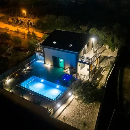 Luxury Stocia With Swimming Pool, Sauna And Jacuzzi In A Peaceful Location In Holiday home Split