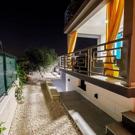 Holiday home Luxury Stocia With Swimming Pool, Sauna And Jacuzzi In A Peaceful Location In *