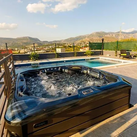 Luxury Stocia With Swimming Pool, Sauna And Jacuzzi In A Peaceful Location In * Split