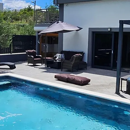 Holiday home Luxury Stocia With Swimming Pool, Sauna And Jacuzzi In A Peaceful Location In *