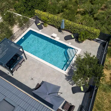 Luxury Stocia With Swimming Pool, Sauna And Jacuzzi In A Peaceful Location In