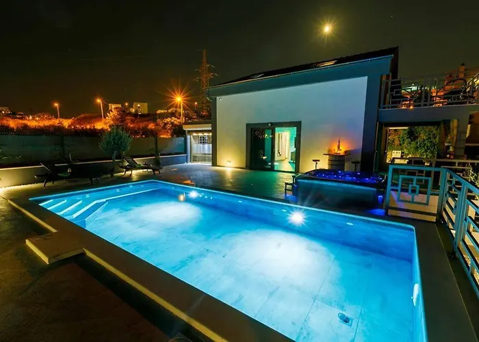 Luxury Stocia With Swimming Pool, Sauna And Jacuzzi In A Peaceful Location In Σπίτι διακοπών Σπλιτ