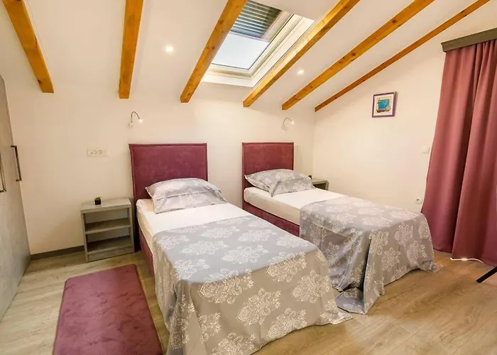 Luxury Stocia With Swimming Pool, Sauna And Jacuzzi In A Peaceful Location In * Split