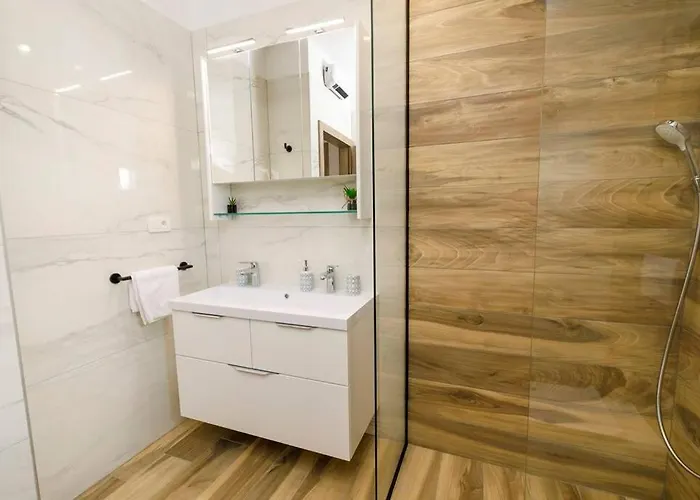 Luxury Stocia With Swimming Pool, Sauna And Jacuzzi In A Peaceful Location In * Split