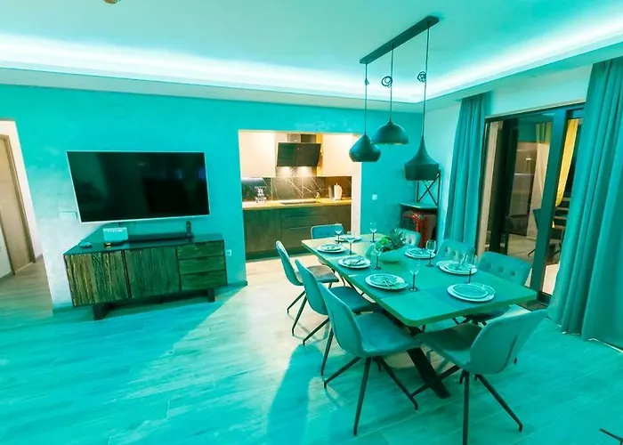 Luxury Stocia With Swimming Pool, Sauna And Jacuzzi In A Peaceful Location In Σπίτι διακοπών