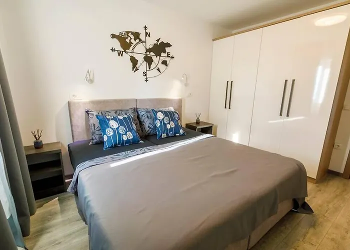 Luxury Stocia With Swimming Pool, Sauna And Jacuzzi In A Peaceful Location In * Σπλιτ