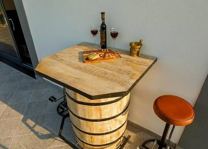 Luxury Stocia With Swimming Pool, Sauna And Jacuzzi In A Peaceful Location In * Split