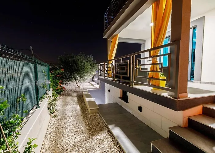 Dom wakacyjny Luxury Stocia With Swimming Pool, Sauna And Jacuzzi In A Peaceful Location In *