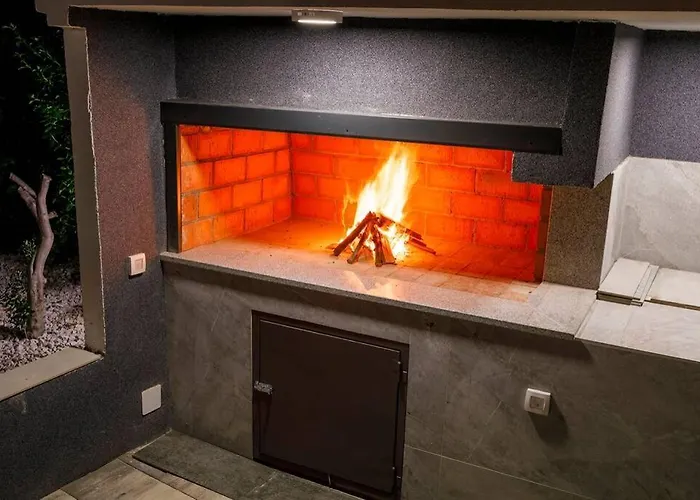 Luxury Stocia With Swimming Pool, Sauna And Jacuzzi In A Peaceful Location In Split