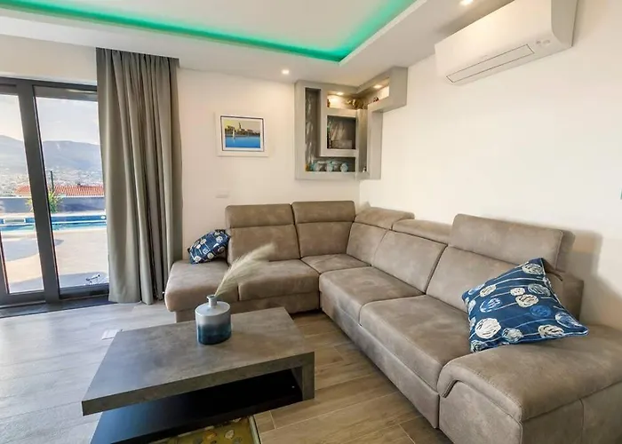 Σπίτι διακοπών Luxury Stocia With Swimming Pool, Sauna And Jacuzzi In A Peaceful Location In Σπλιτ