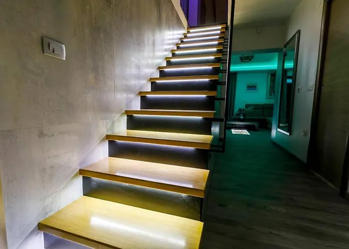 Luxury Stocia With Swimming Pool, Sauna And Jacuzzi In A Peaceful Location In Σπίτι διακοπών *