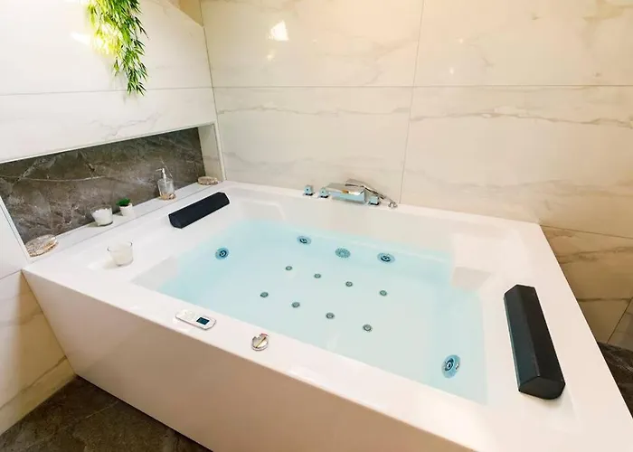 Luxury Stocia With Swimming Pool, Sauna And Jacuzzi In A Peaceful Location In Σπίτι διακοπών