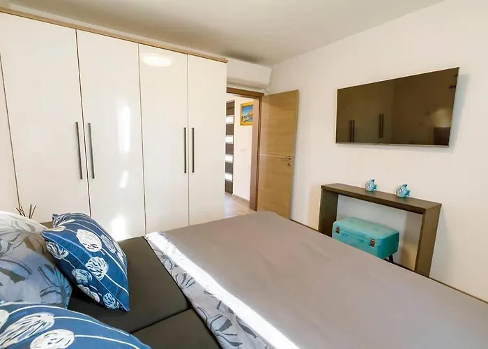 Dom wakacyjny Luxury Stocia With Swimming Pool, Sauna And Jacuzzi In A Peaceful Location In