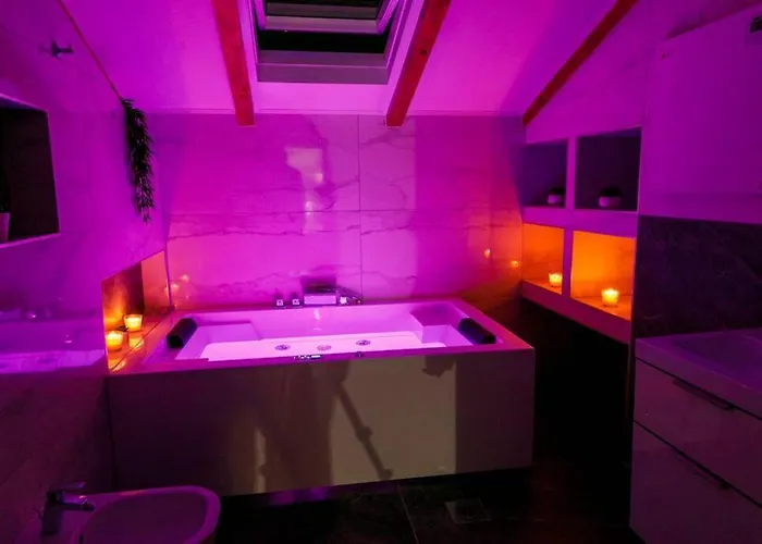 Dom wakacyjny Luxury Stocia With Swimming Pool, Sauna And Jacuzzi In A Peaceful Location In