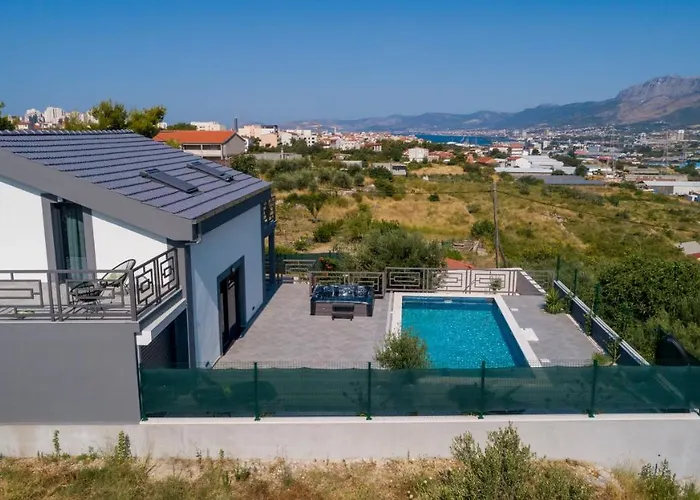 Luxury Stocia With Swimming Pool, Sauna And Jacuzzi In A Peaceful Location In Dom wakacyjny