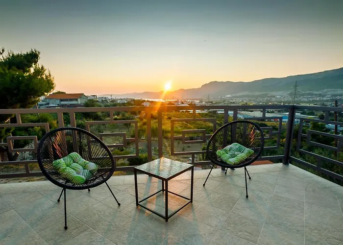 Luxury Stocia With Swimming Pool, Sauna And Jacuzzi In A Peaceful Location In Dom wakacyjny