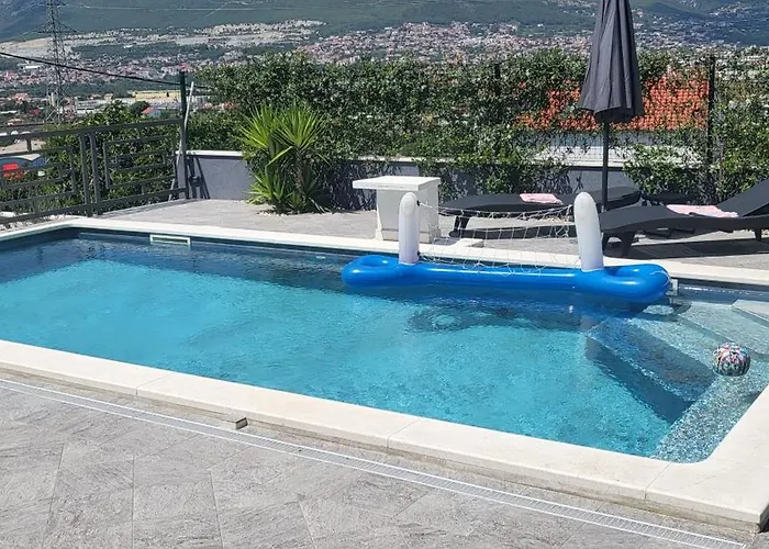 Luxury Stocia With Swimming Pool, Sauna And Jacuzzi In A Peaceful Location In * Σπλιτ