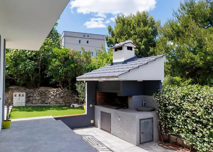 Dom wakacyjny Luxury Stocia With Swimming Pool, Sauna And Jacuzzi In A Peaceful Location In