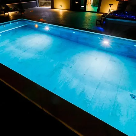 Luxury Stocia With Swimming Pool, Sauna And Jacuzzi In A Peaceful Location In Semesterbostad Split