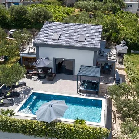 Luxury Stocia With Swimming Pool, Sauna And Jacuzzi In A Peaceful Location In Split